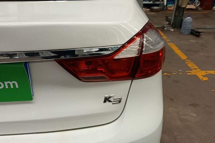Used Kia K3 2016 1.6L Automatic with Sunroof Right Rear Taillight