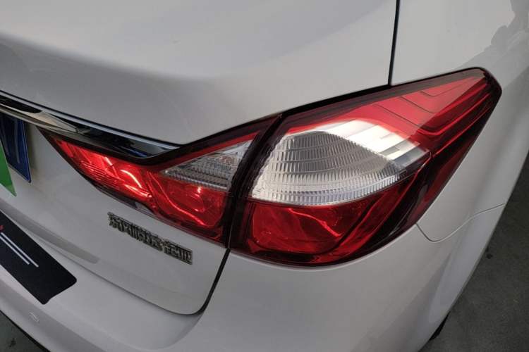 Used Kia K3 2016 1.6L Automatic with Sunroof Right Rear Taillight