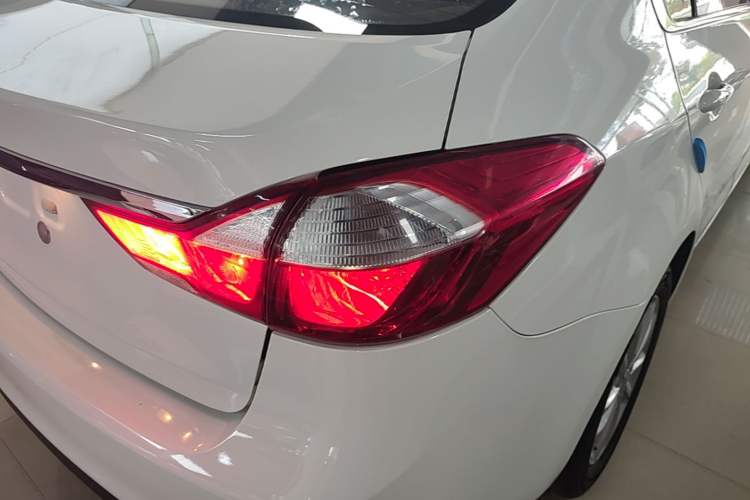 Used Kia K3 2016 1.6L Automatic GLS Right Rear Taillight