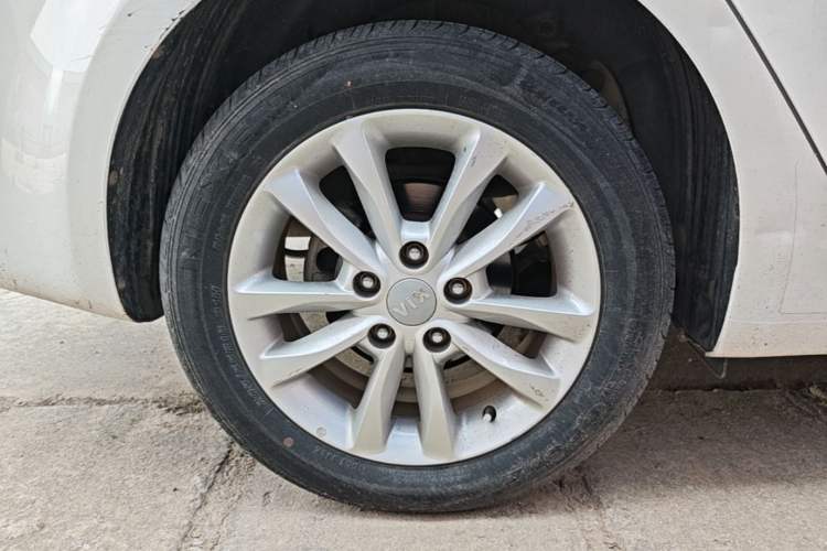 Used Kia K3 2016 1.6L Automatic GL Right Rear Wheel Hub