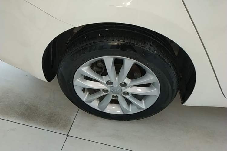 Used Kia K3 2016 1.6L Automatic GLS Right Rear Wheel Hub