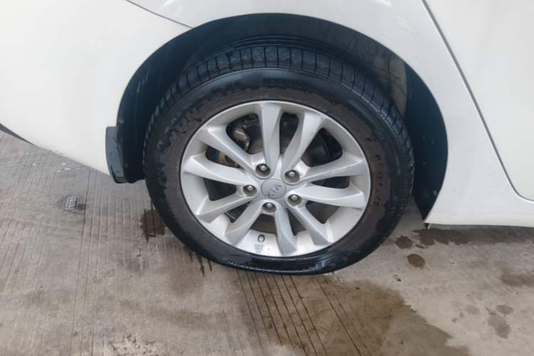 Used Kia K3 2016 1.6L Automatic GLS Right Rear Wheel Hub