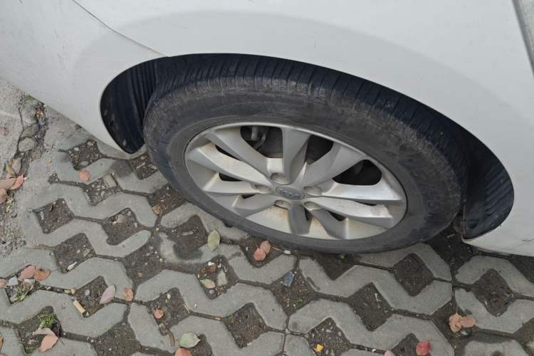 Used Kia K3 2016 1.6L Manual GLS Right Rear Wheel Hub