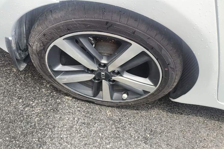 Used Kia K3 2016 1.6L Automatic with Sunroof Right Rear Wheel Hub
