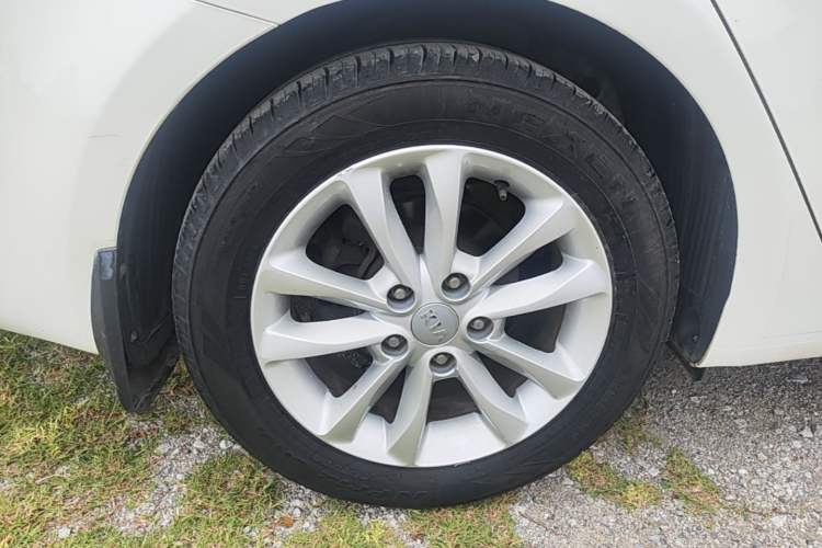 Used Kia K3 2016 1.6L Automatic GLS Right Rear Wheel Hub