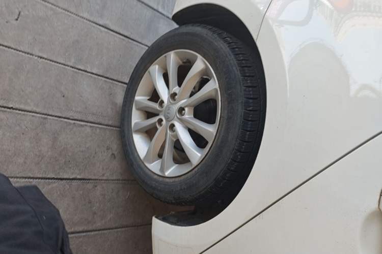 Used Kia K3 2016 1.6L Automatic GLS Right Rear Wheel Hub