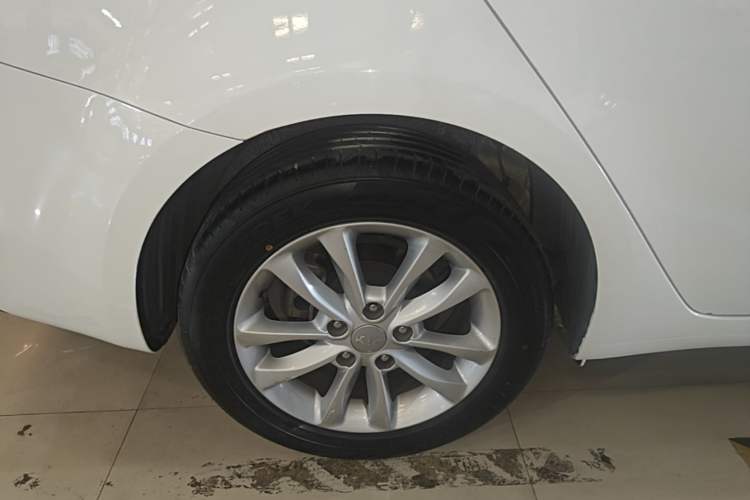 Used Kia K3 2016 1.6L Automatic GL Right Rear Wheel Hub
