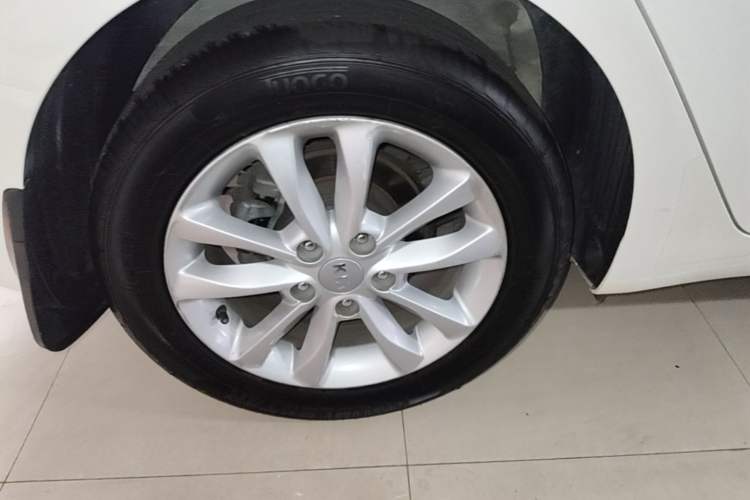 Used Kia K3 2016 1.6L Automatic GL Right Rear Wheel Hub