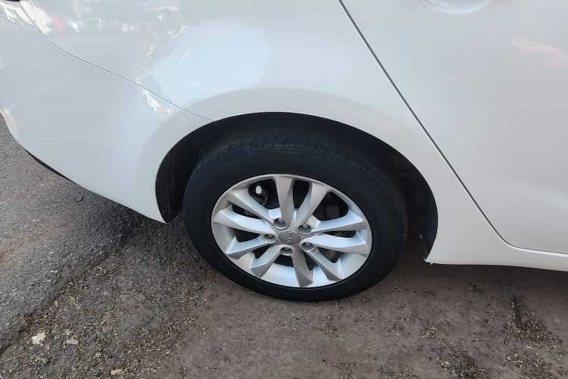 Used Kia K3 2016 1.6L Automatic GLS Right Rear Wheel Hub