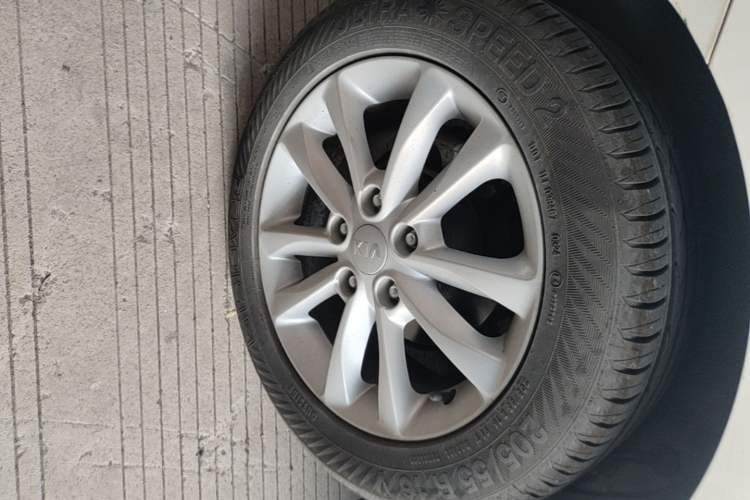 Used Kia K3 2016 1.6L Automatic GL Right Rear Wheel Hub