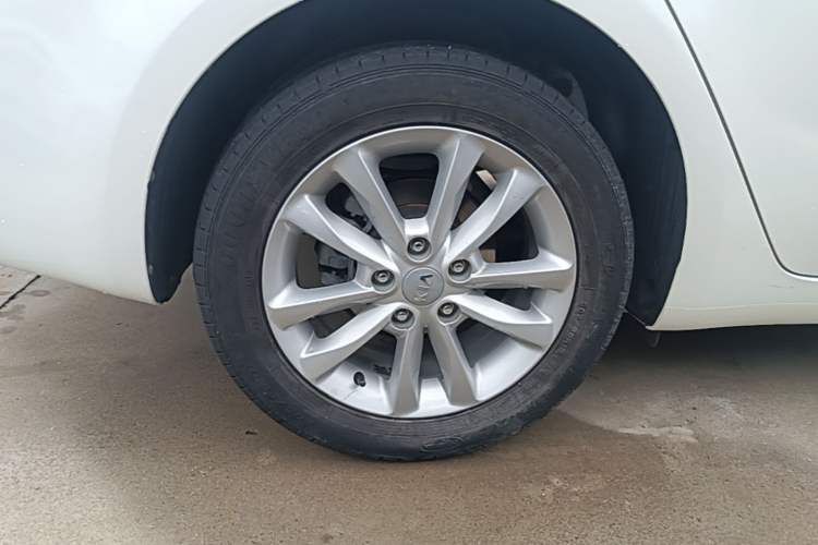 Used Kia K3 2016 1.6L Automatic GL Right Rear Wheel Hub