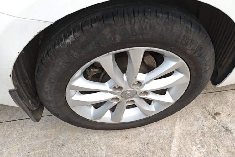 Used Kia K3 2016 1.6L Automatic GL Right Rear Wheel Hub