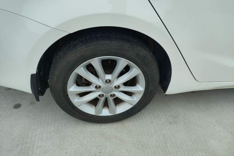 Used Kia K3 2016 1.6L Automatic with Sunroof Right Rear Wheel Hub