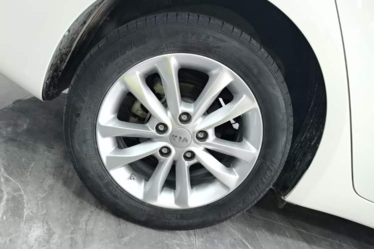 Used Kia K3 2016 1.6L Automatic GL Right Rear Wheel Hub