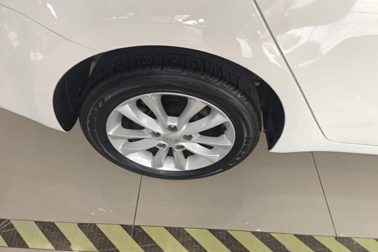 Used Kia K3 2016 1.6L Automatic GL Right Rear Wheel Hub