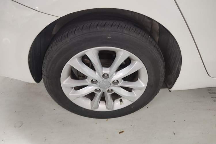 Used Kia K3 2016 1.6L Automatic GLS Right Rear Wheel Hub