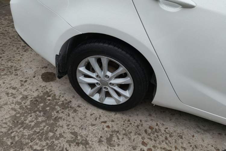 Used Kia K3 2016 1.6L Automatic GLS Right Rear Wheel Hub