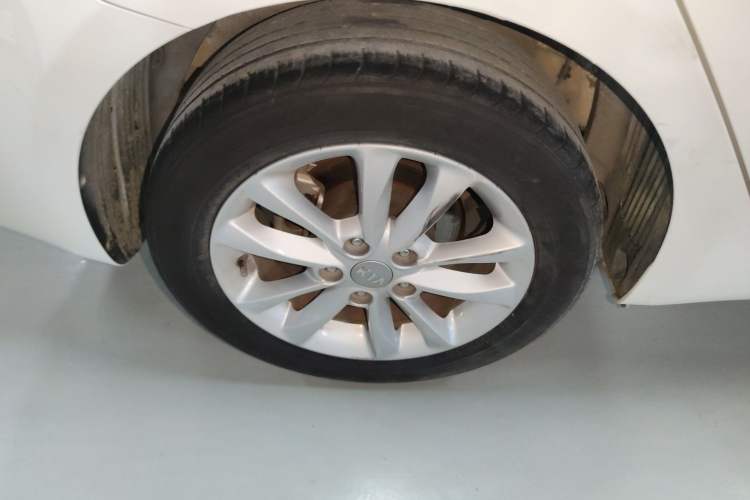 Used Kia K3 2016 1.6L Automatic GL Right Rear Wheel Hub