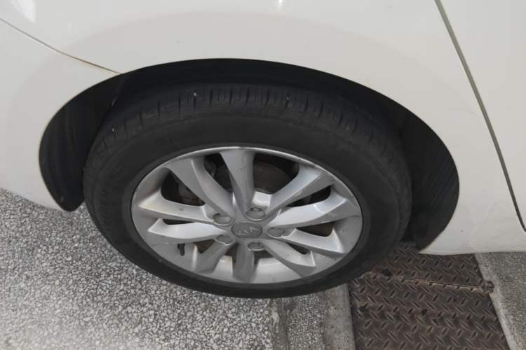 Used Kia K3 2016 1.6L Automatic with Sunroof Right Rear Wheel Hub