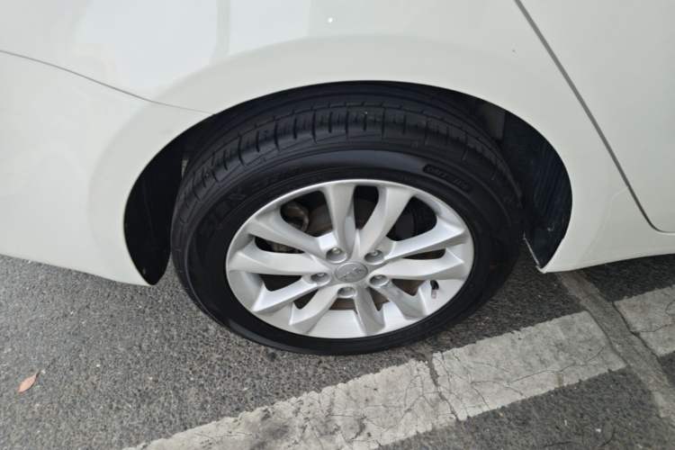 Used Kia K3 2016 1.6L Automatic GLS Right Rear Wheel Hub