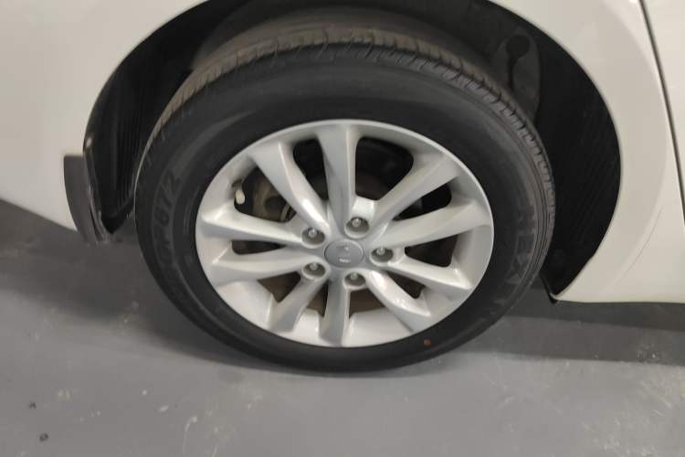 Used Kia K3 2016 1.6L Automatic GLS Right Rear Wheel Hub