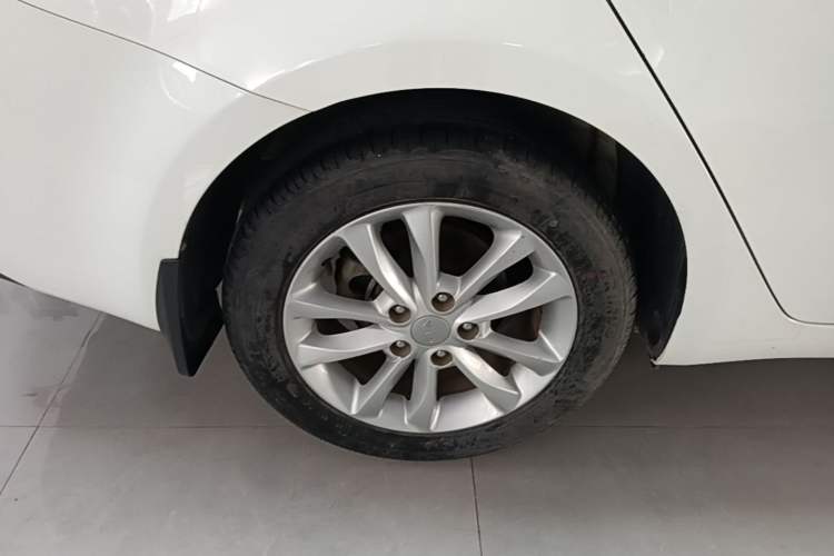 Used Kia K3 2016 1.6L Automatic GL Right Rear Wheel Hub
