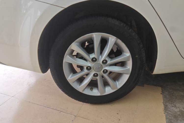 Used Kia K3 2016 1.6L Automatic GL Right Rear Wheel Hub
