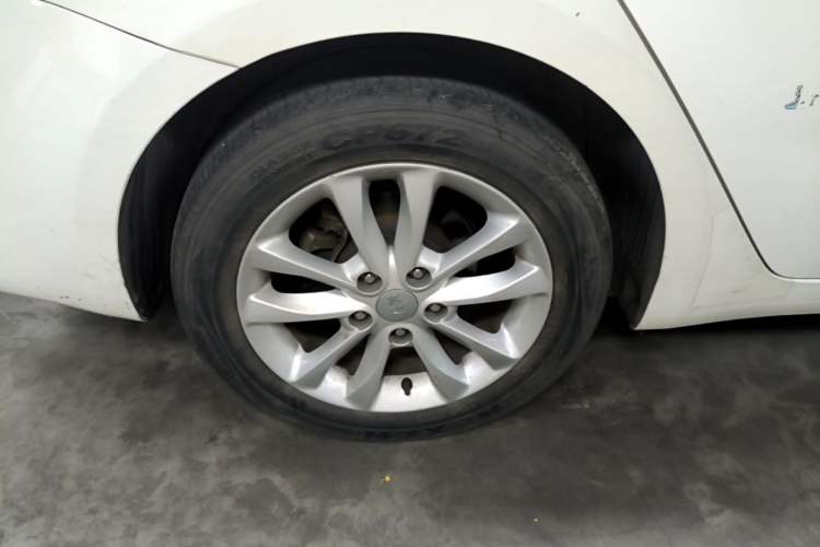 Used Kia K3 2016 1.6L Automatic GLS Right Rear Wheel Hub