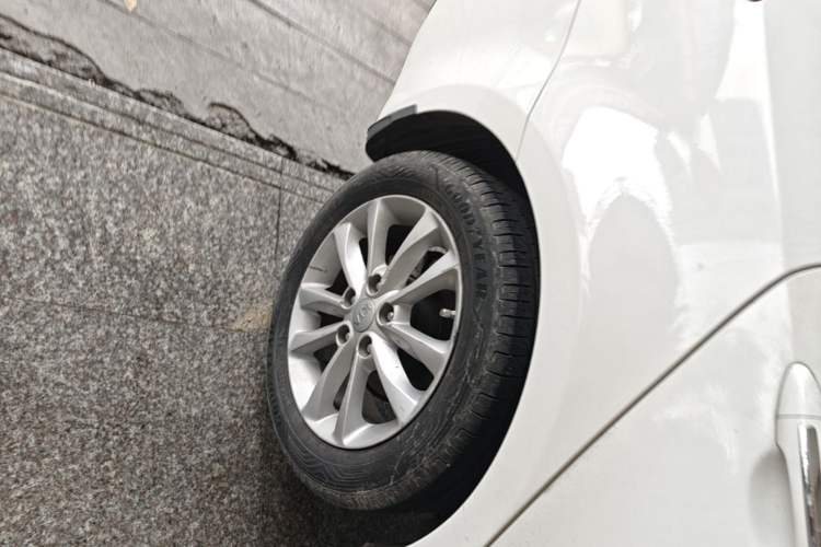 Used Kia K3 2016 1.6L Automatic GLS Right Rear Wheel Hub