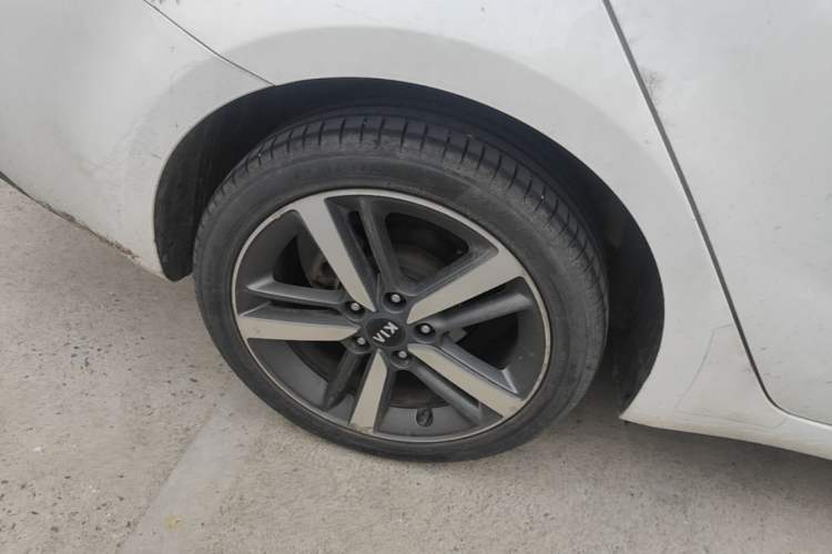 Used Kia K3 2016 1.6L Automatic GLS Right Rear Wheel Hub