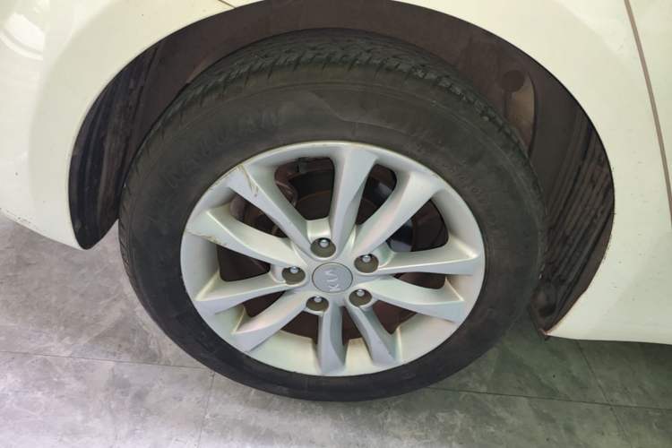Used Kia K3 2016 1.6L Automatic GLS Right Rear Wheel Hub