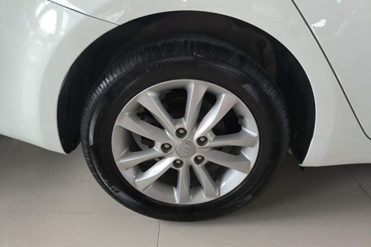 Used Kia K3 2016 1.6L Automatic GL Right Rear Wheel Hub
