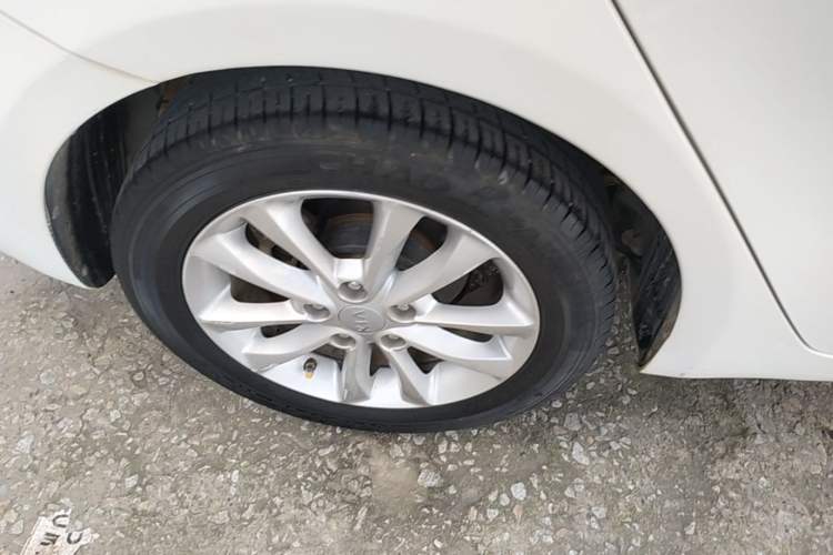 Used Kia K3 2016 1.6L Automatic with Sunroof Right Rear Wheel Hub