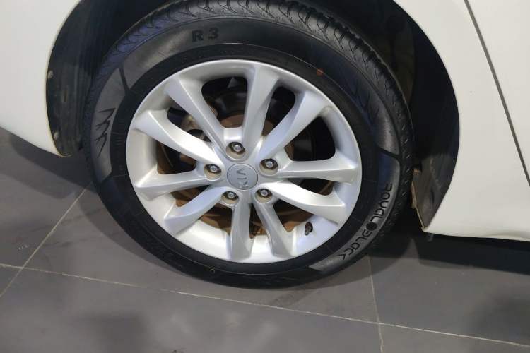 Used Kia K3 2016 1.6L Automatic GL Right Rear Wheel Hub