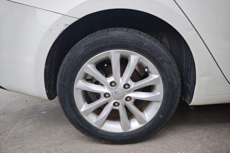 Used Kia K3 2016 1.6L Automatic GL Right Rear Wheel Hub