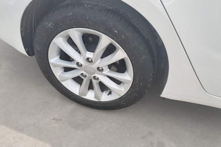 Used Kia K3 2016 1.6L Automatic GL Right Rear Wheel Hub