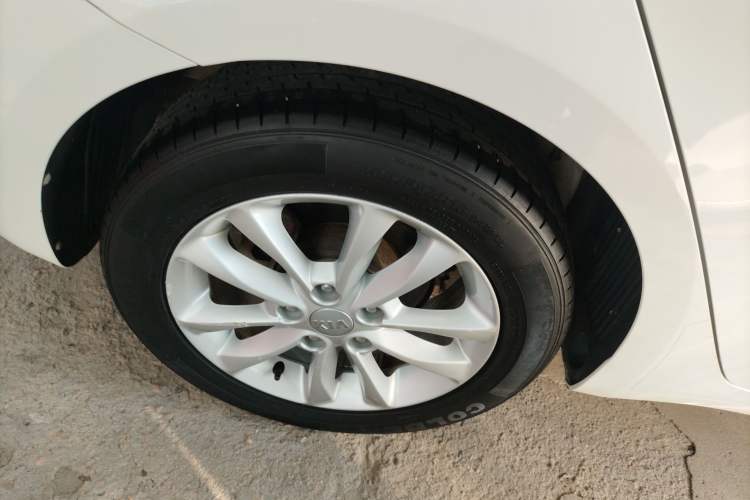 Used Kia K3 2016 1.6L Automatic GLS Right Rear Wheel Hub