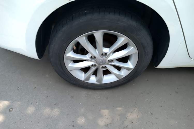 Used Kia K3 2016 1.6L Manual GLS Right Rear Wheel Hub