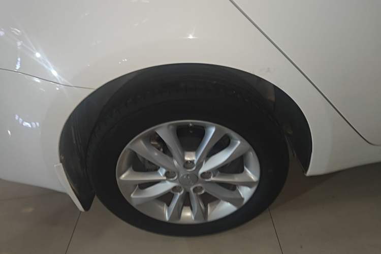 Used Kia K3 2016 1.6L Automatic GLS Right Rear Wheel Hub
