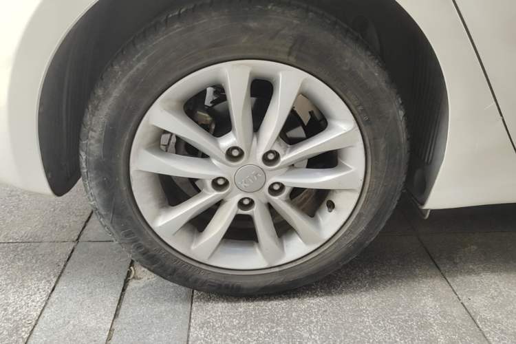 Used Kia K3 2016 1.6L Automatic GL Right Rear Wheel Hub