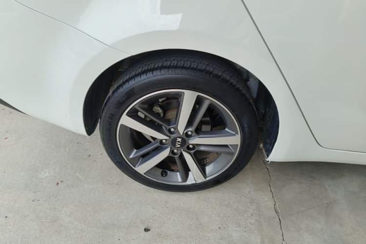 Used Kia K3 2016 1.6L Automatic GLS Right Rear Wheel Hub