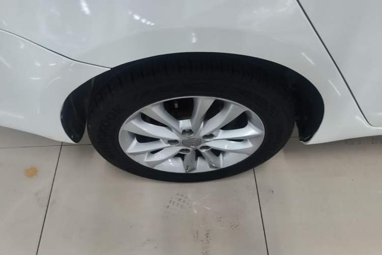 Used Kia K3 2016 1.6L Automatic GLS Right Rear Wheel Hub