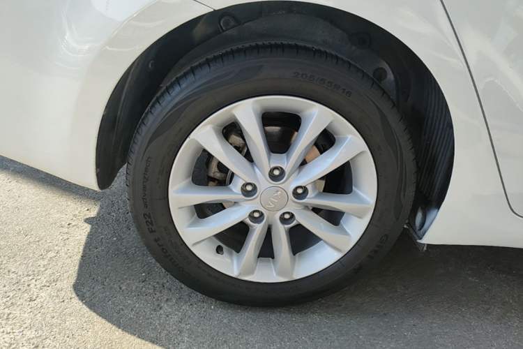 Used Kia K3 2016 1.6L Automatic GLS Right Rear Wheel Hub