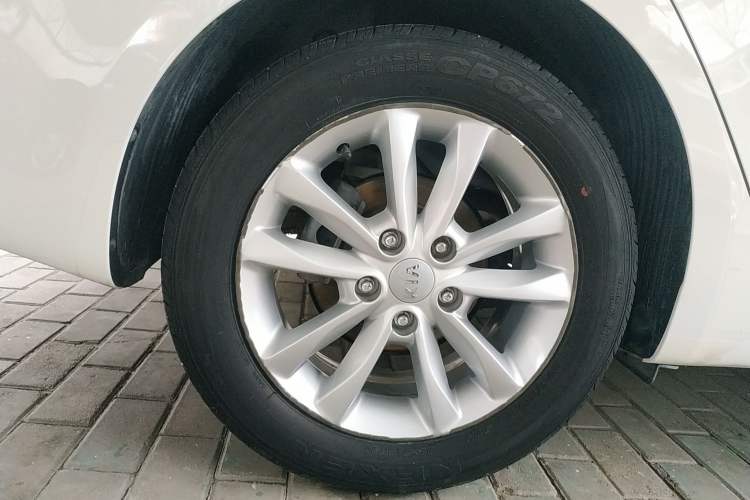 Used Kia K3 2016 1.6L Automatic GLS Right Rear Wheel Hub
