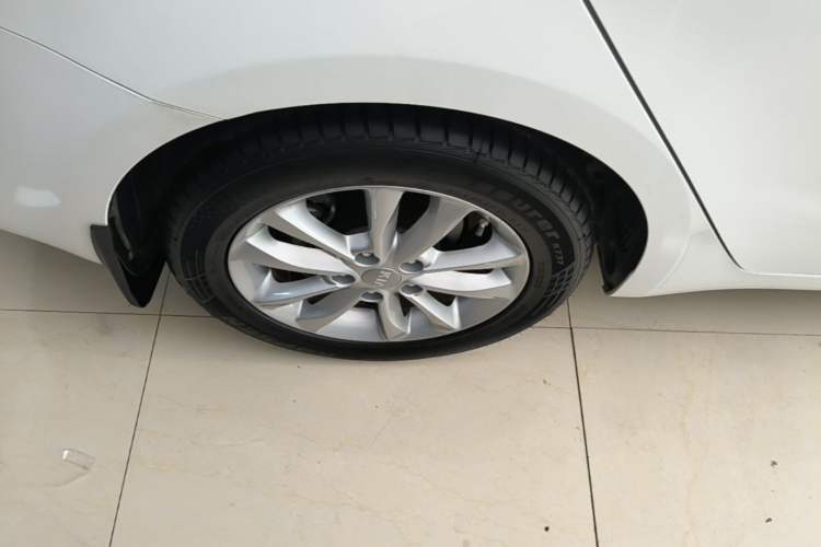 Used Kia K3 2016 1.6L Automatic GLS Right Rear Wheel Hub