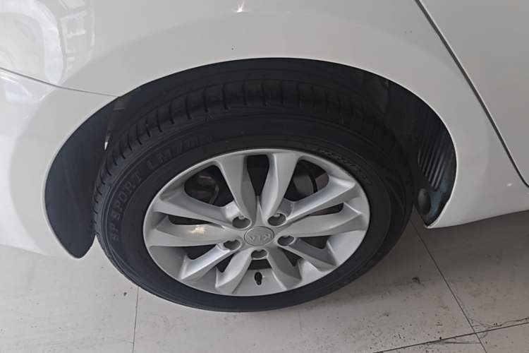 Used Kia K3 2016 1.6L Automatic GL Right Rear Wheel Hub