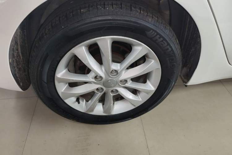Used Kia K3 2016 1.6L Automatic GLS Right Rear Wheel Hub
