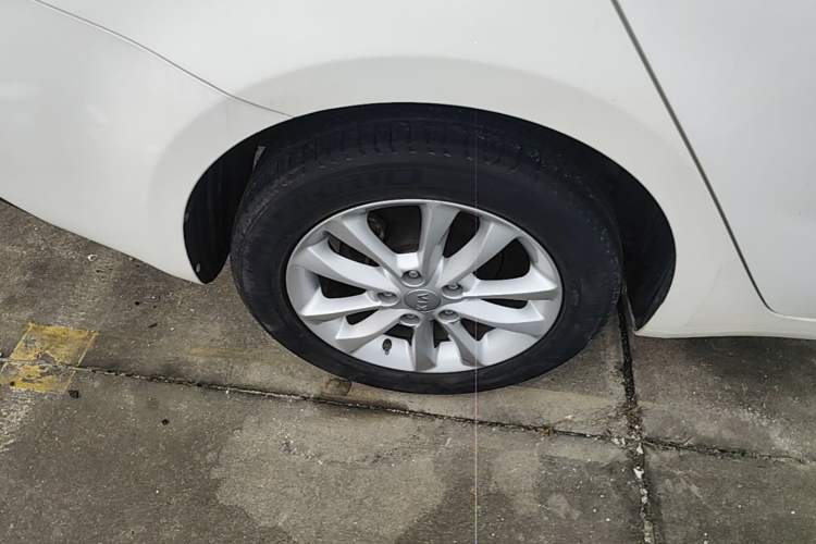 Used Kia K3 2016 1.6L Automatic GL Right Rear Wheel Hub