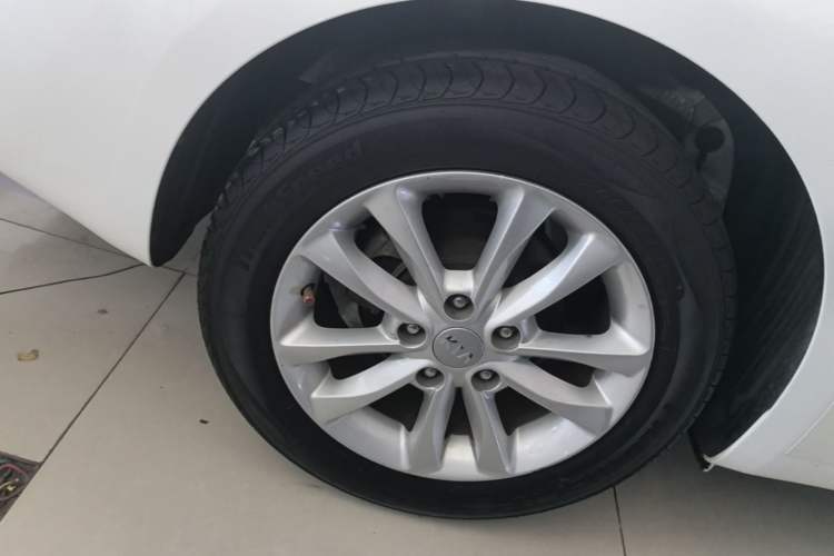 Used Kia K3 2016 1.6L Automatic GL Right Rear Wheel Hub