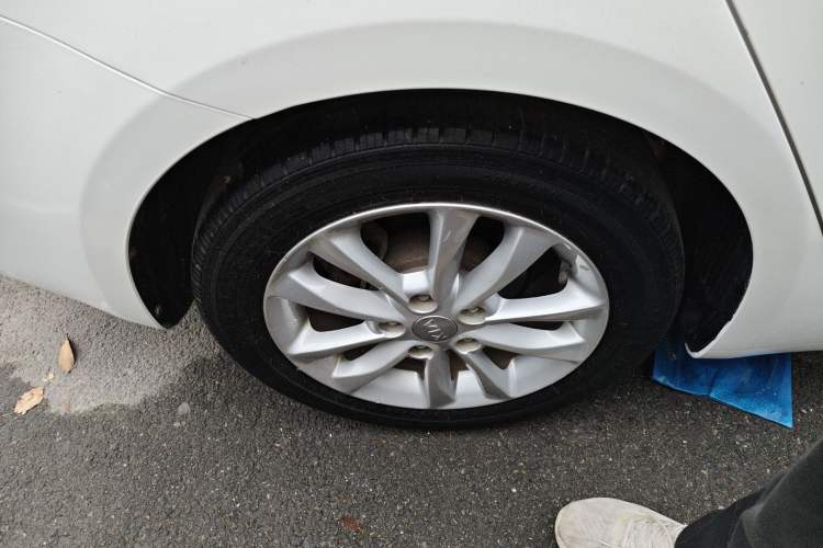 Used Kia K3 2016 1.6L Automatic GLS Right Rear Wheel Hub